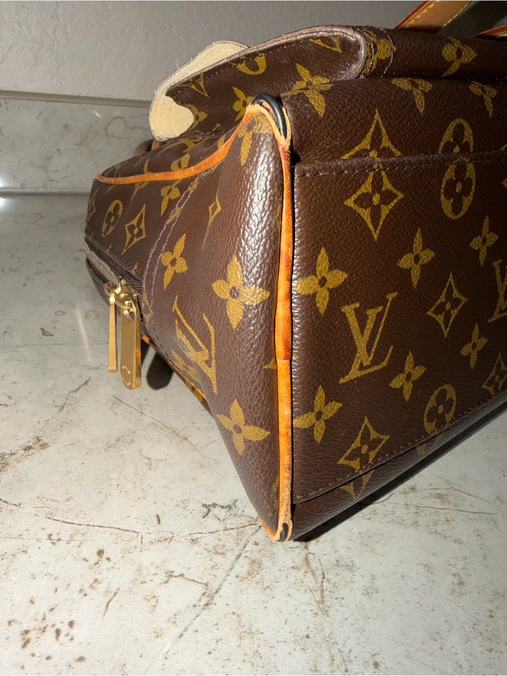 Authentic Louis Vuitton Manhattan GM - Picture 7 of 15